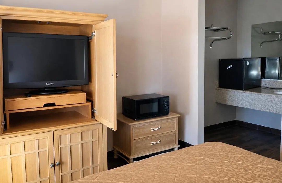 Tree Inn & Suites Albuquerque-1